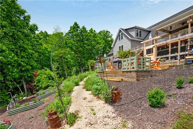8 Hawthorn Lane, Bella Vista, AR 72715