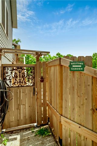 8 Hawthorn Lane, Bella Vista, AR 72715
