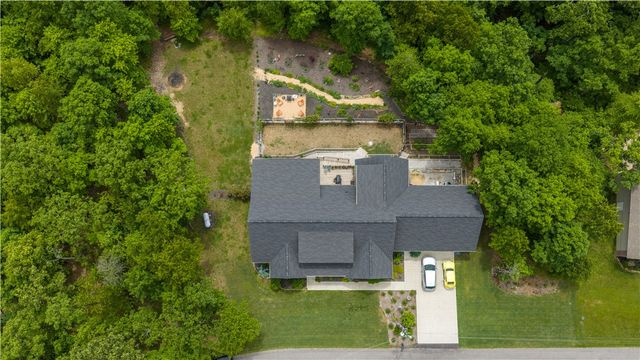 8 Hawthorn Lane, Bella Vista, AR 72715