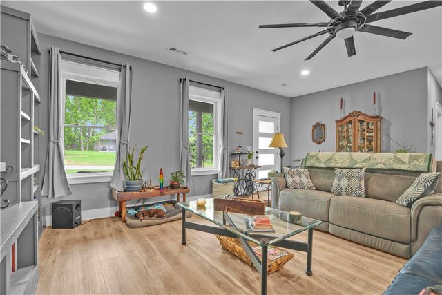 8 Hawthorn Lane, Bella Vista, AR 72715