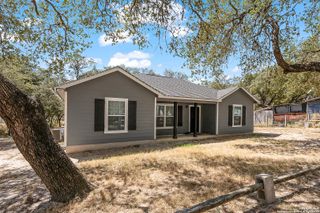 105 Brite Ln, Poteet, TX 78065