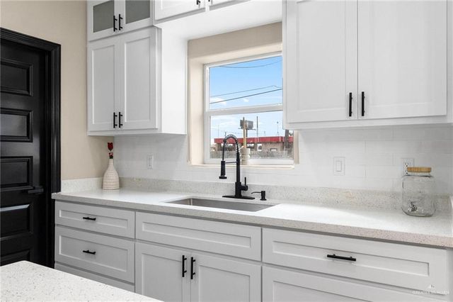 712 E Ricky Crossland, Elsa, TX 78543