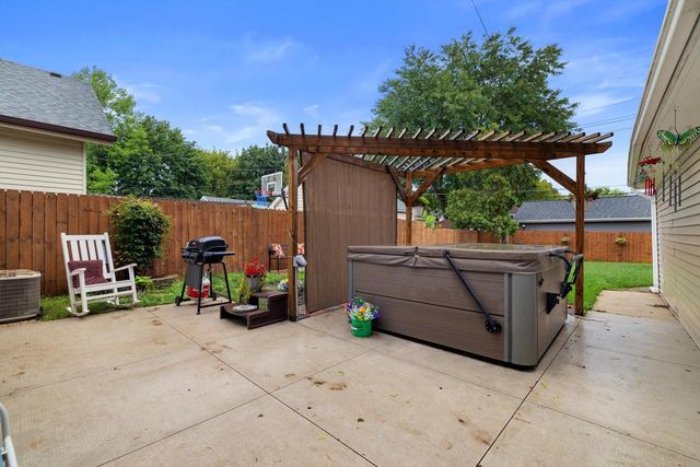 929 Monroe AVENUE, Racine, WI 53405