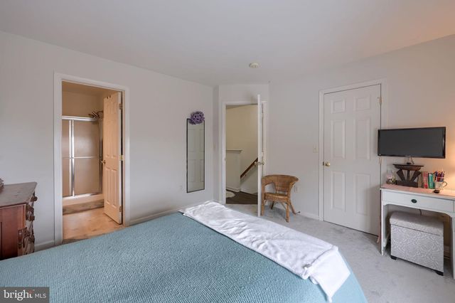 2706 EQUESTRIAN DR, York, PA 17402