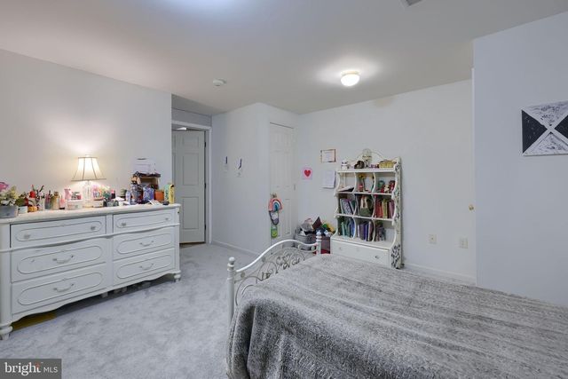 2706 EQUESTRIAN DR, York, PA 17402