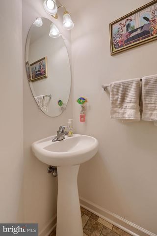 2706 EQUESTRIAN DR, York, PA 17402