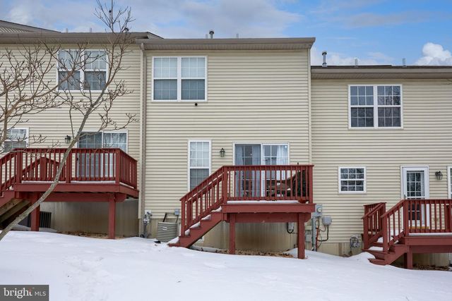 2706 EQUESTRIAN DR, York, PA 17402