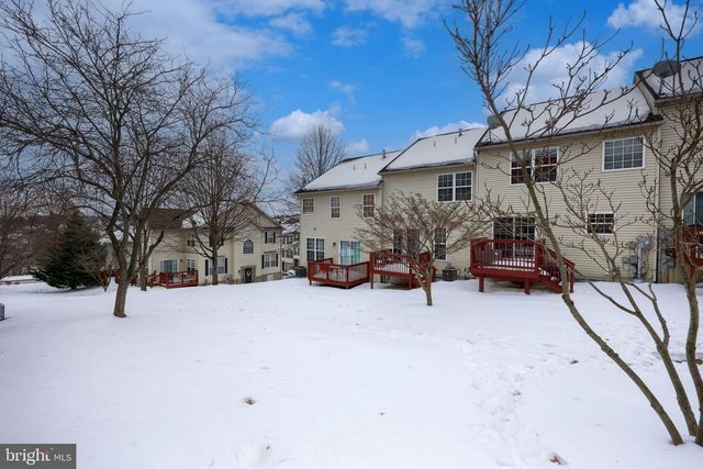 2706 EQUESTRIAN DR, York, PA 17402