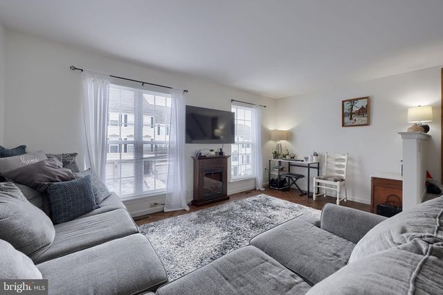 2706 EQUESTRIAN DR, York, PA 17402