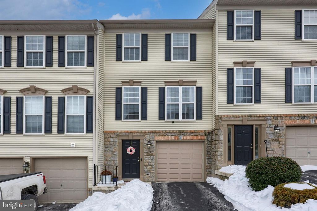 2706 EQUESTRIAN DR, York, PA 17402