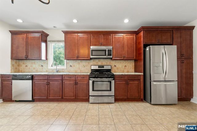 28 Willow Street, Elmwood Park, NJ 07407