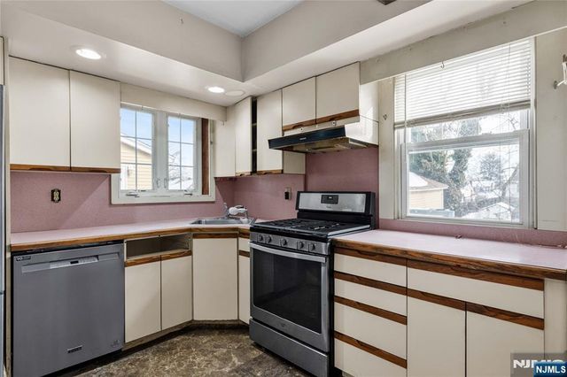 305 Hillside Road, Elizabeth, NJ 07208