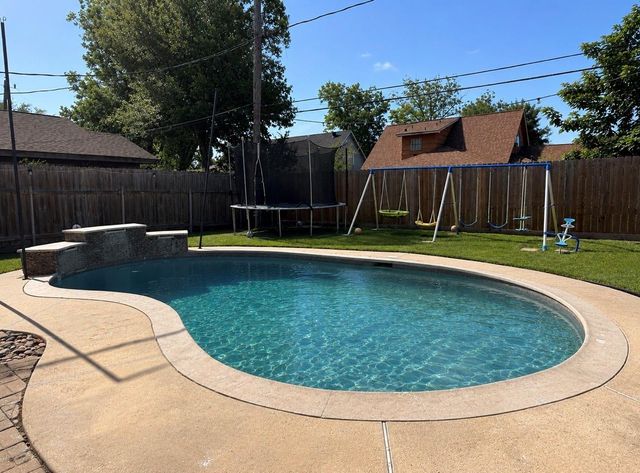 1608 Parkside Dr, Pasadena, TX 77502