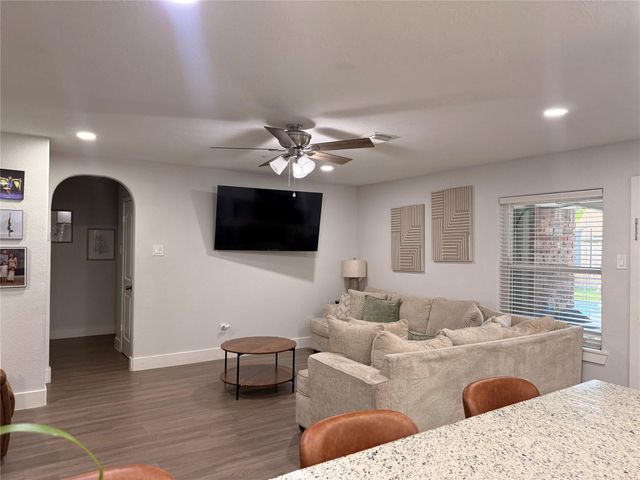 1608 Parkside Dr, Pasadena, TX 77502