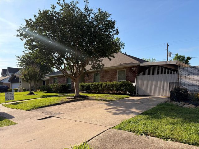1608 Parkside Dr, Pasadena, TX 77502