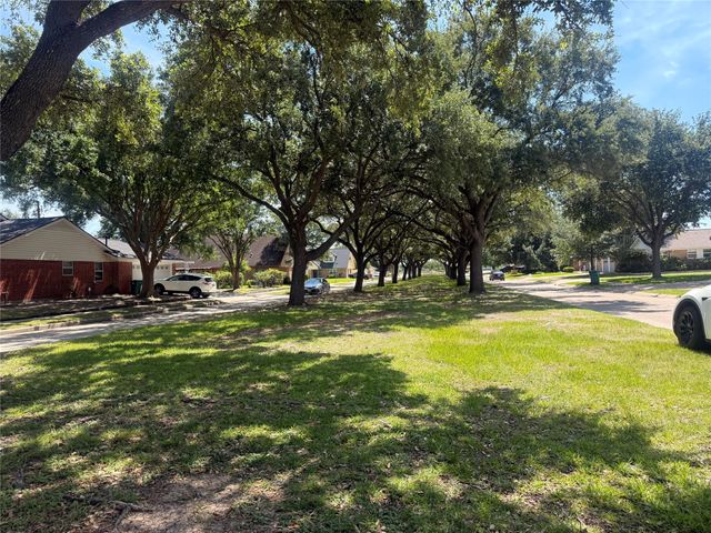 1608 Parkside Dr, Pasadena, TX 77502