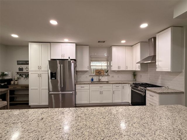 1608 Parkside Dr, Pasadena, TX 77502