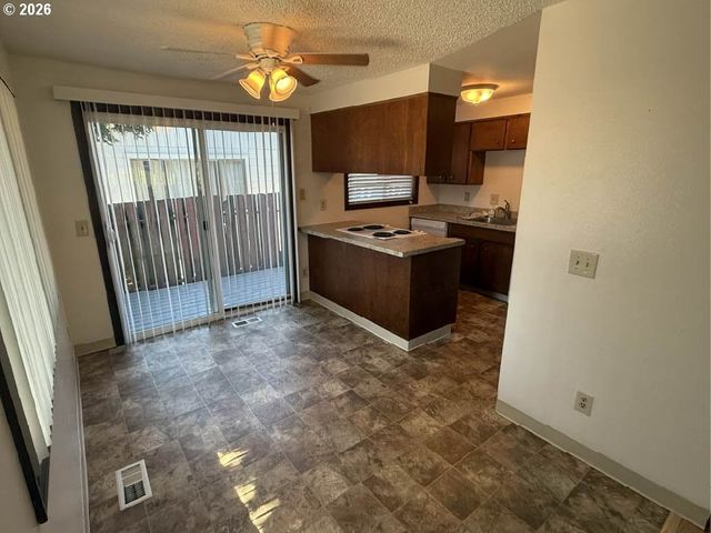 3321 Se 12th, Gresham, OR 97080