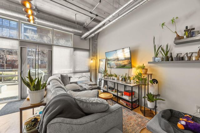 748 3rd Street N 105, Minneapolis, MN 55401