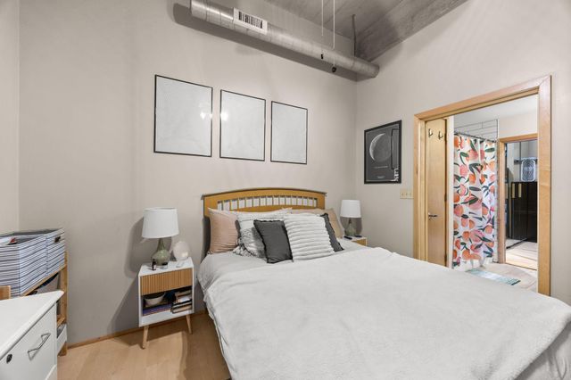 748 3rd Street N 105, Minneapolis, MN 55401