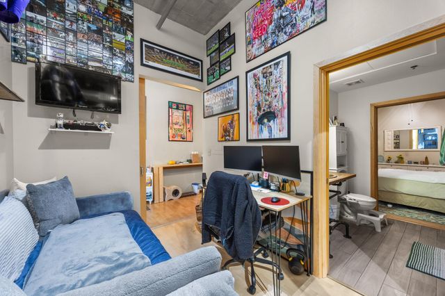 748 3rd Street N 105, Minneapolis, MN 55401