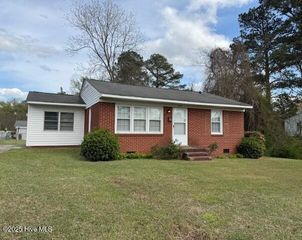 202 Victoria Avenue, Williamston, NC 27892