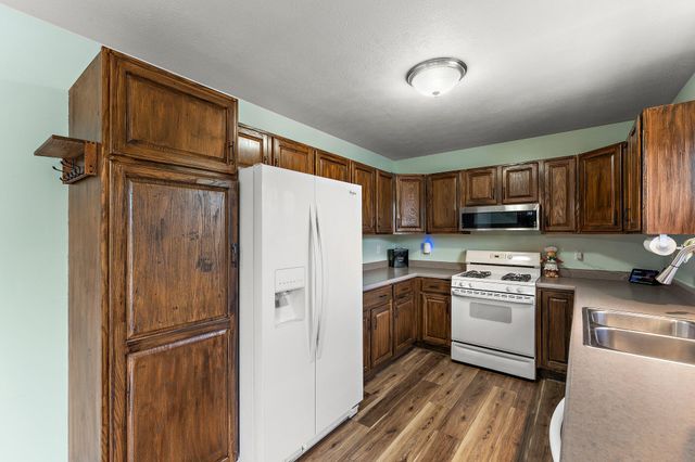 561 Fox Burrow Court, Valparaiso, IN 46385