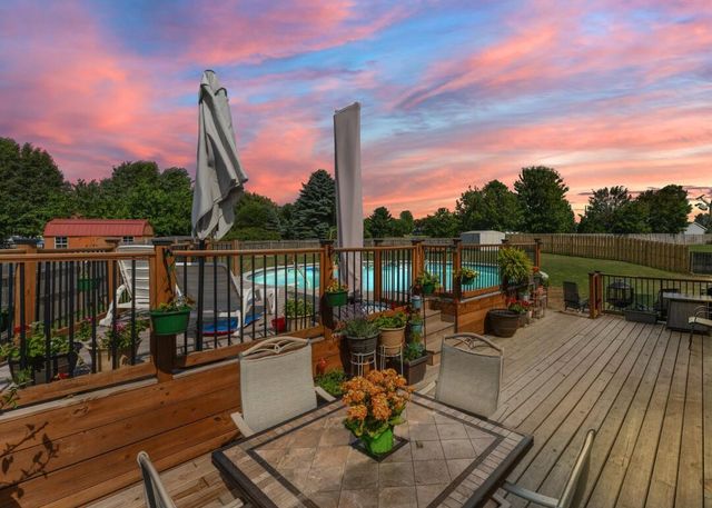 561 Fox Burrow Court, Valparaiso, IN 46385