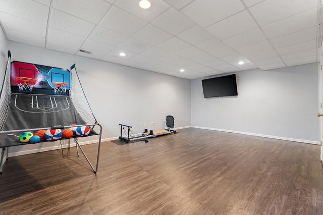561 Fox Burrow Court, Valparaiso, IN 46385