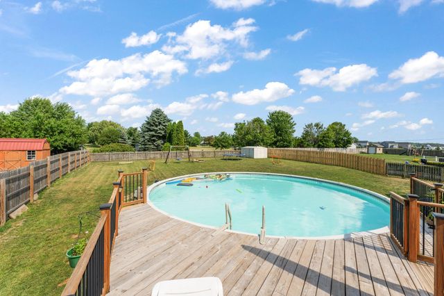 561 Fox Burrow Court, Valparaiso, IN 46385