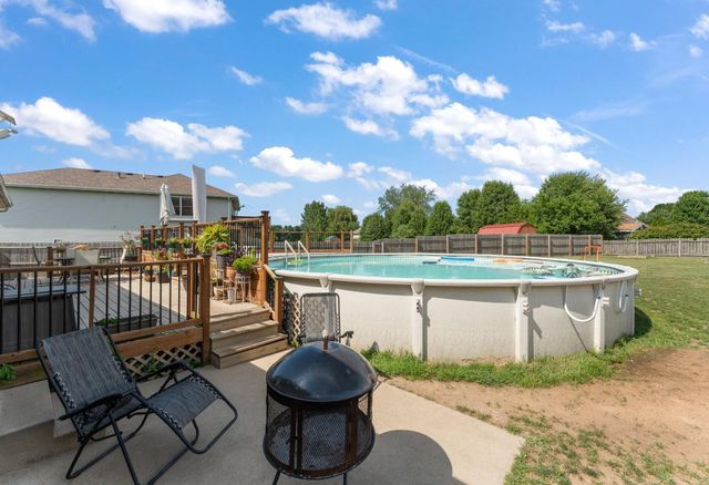 561 Fox Burrow Court, Valparaiso, IN 46385