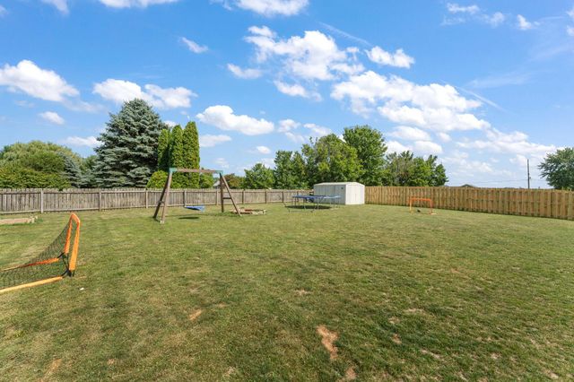 561 Fox Burrow Court, Valparaiso, IN 46385