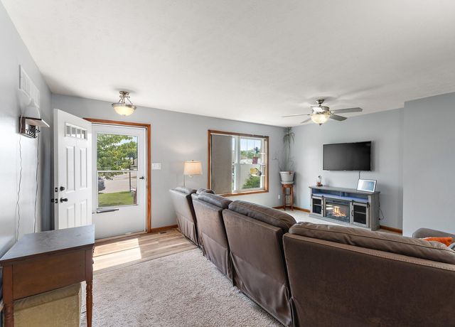 561 Fox Burrow Court, Valparaiso, IN 46385