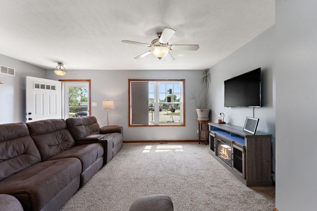561 Fox Burrow Court, Valparaiso, IN 46385