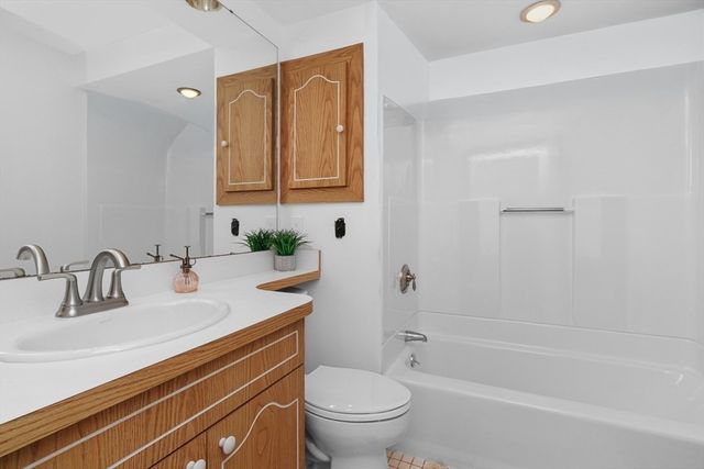 19 Bass St, Quincy, MA 02170