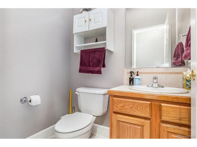 2046 Falcon Dr, Longmont, CO 80503