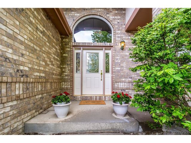 2046 Falcon Dr, Longmont, CO 80503