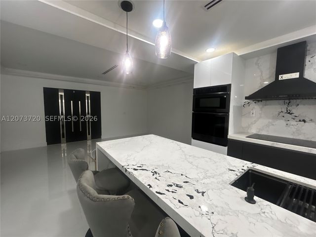 464 Minola Dr, Miami Springs, FL 33166
