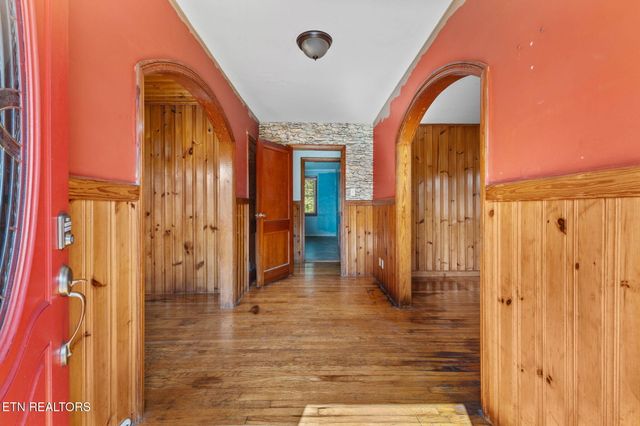 302 Hickory St, Clinton, TN 37716