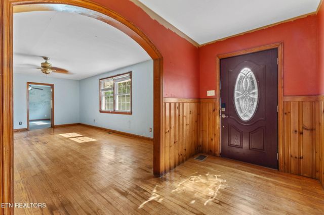 302 Hickory St, Clinton, TN 37716