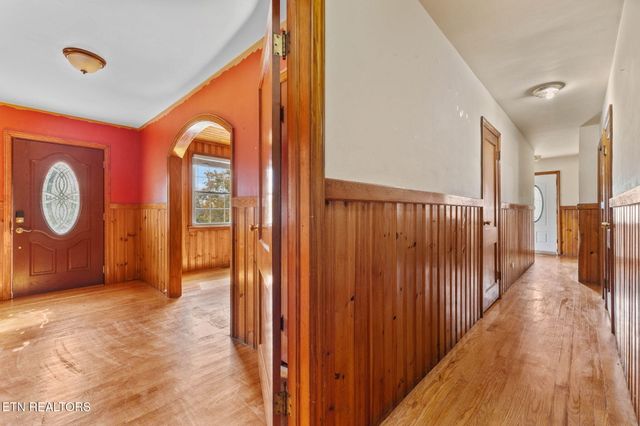 302 Hickory St, Clinton, TN 37716