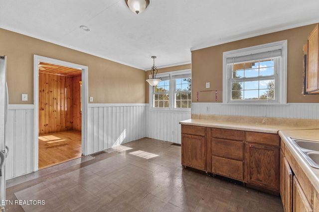 302 Hickory St, Clinton, TN 37716