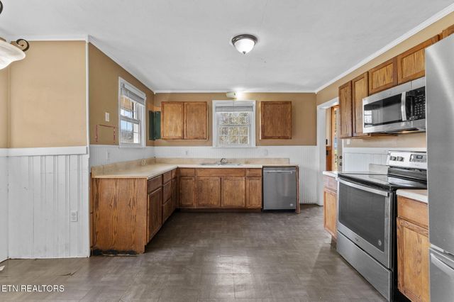 302 Hickory St, Clinton, TN 37716