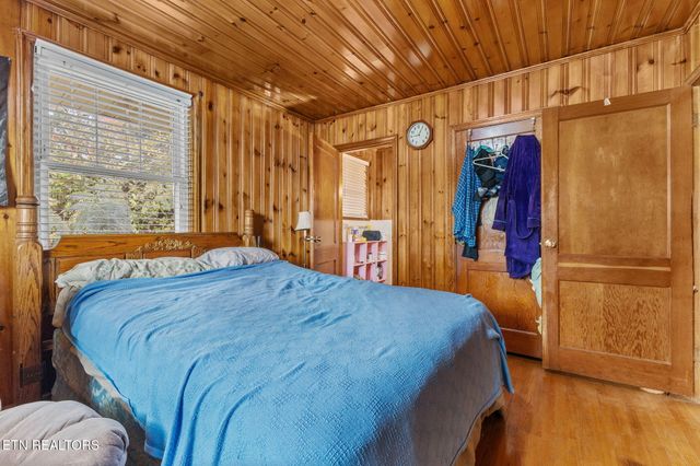 302 Hickory St, Clinton, TN 37716