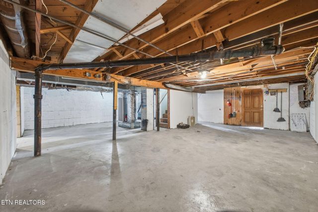 302 Hickory St, Clinton, TN 37716