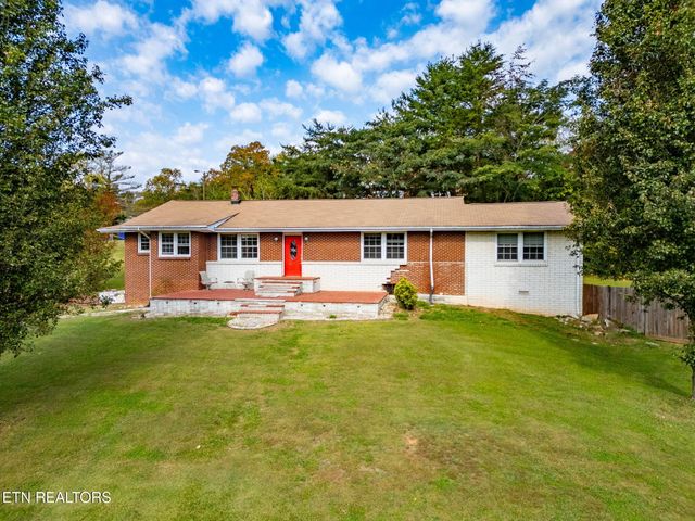 302 Hickory St, Clinton, TN 37716