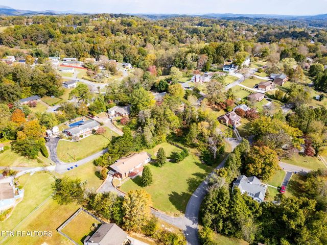 302 Hickory St, Clinton, TN 37716