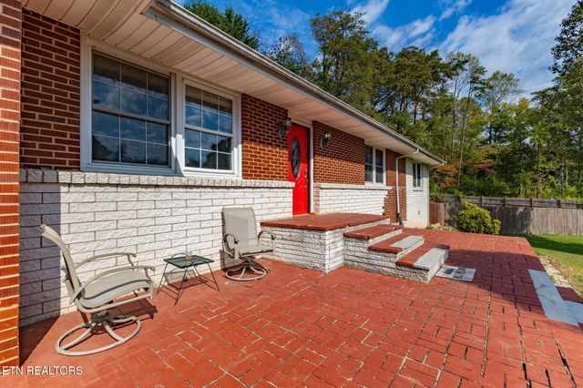 302 Hickory St, Clinton, TN 37716