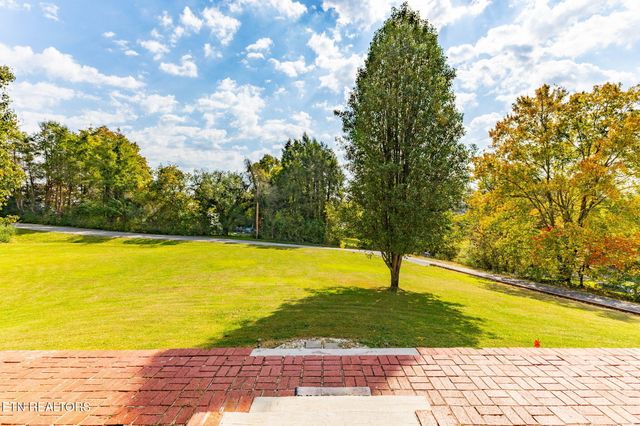 302 Hickory St, Clinton, TN 37716