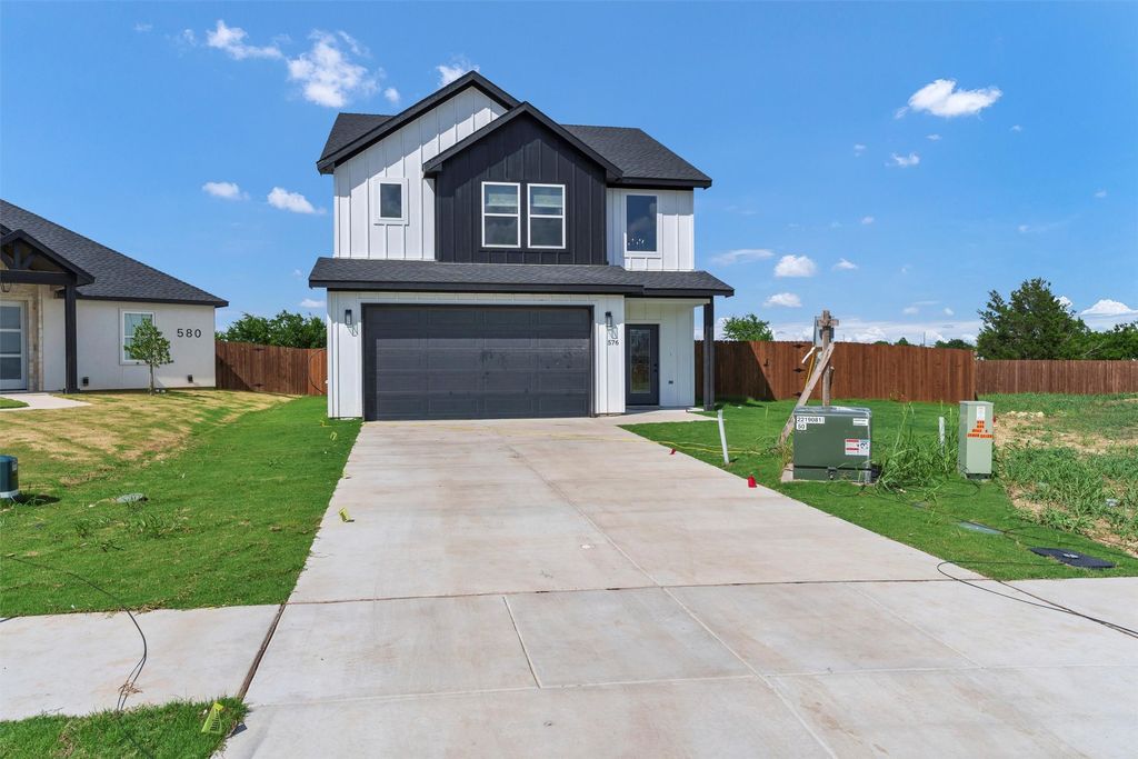576 Highview Court, Godley, TX 76044